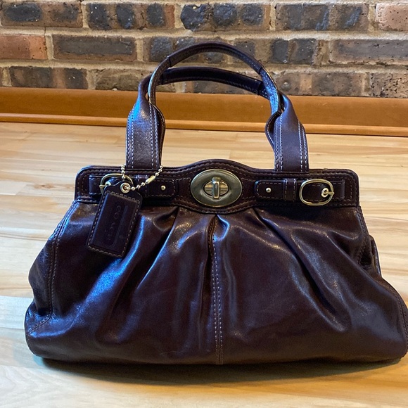 VTG Coach brown soft leather hobo shoulder bag with a lilac satin lining - Picture 1 of 10